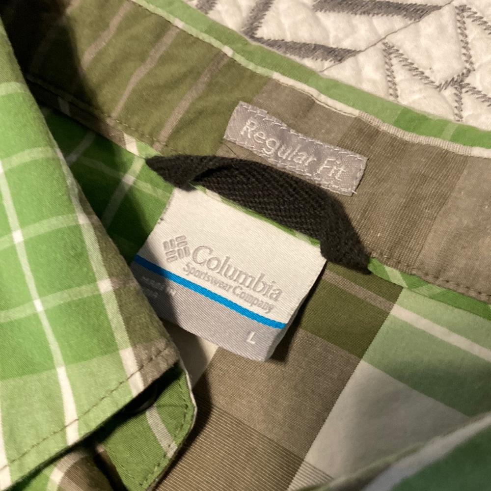 Columbia Short Sleeves Large Green, Gray and White Plaid